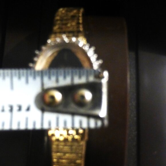 Chateau Quartz WATCH Woman's Watch Woman's Vintage Watch Gold Tone Metal Band - Picture 9 of 12